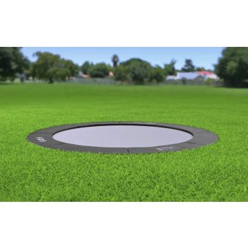 Flatground Trampoline Primus Black 300 cm in het gras