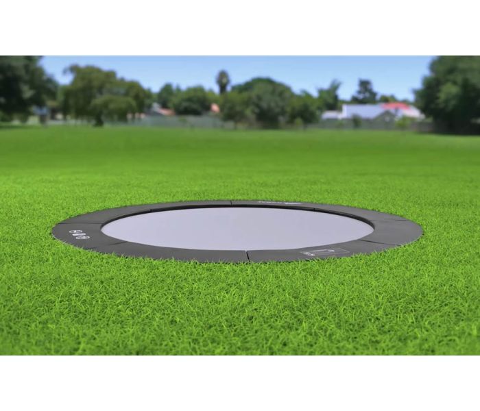 Flatground Trampoline Primus Black 300 cm in het gras